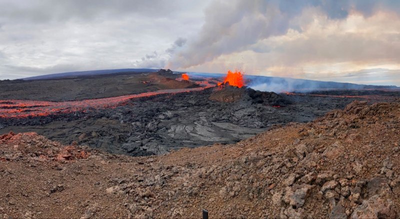 Mauna Loa Lava Fountaining - USGS