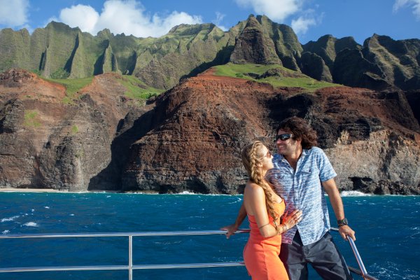 Na Pali Sunset Cruise with Dinner & Cocktails Image