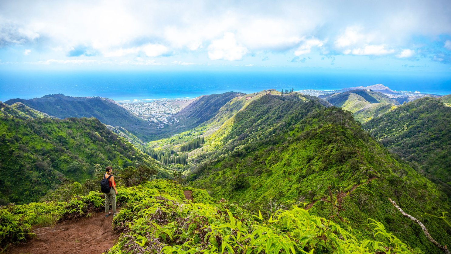 Hiking Wiliwilinui Ridge Trail on Oahu